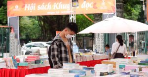 lan toa van hoa doc va loi song xanh trong phien cho khuyen doc 2132